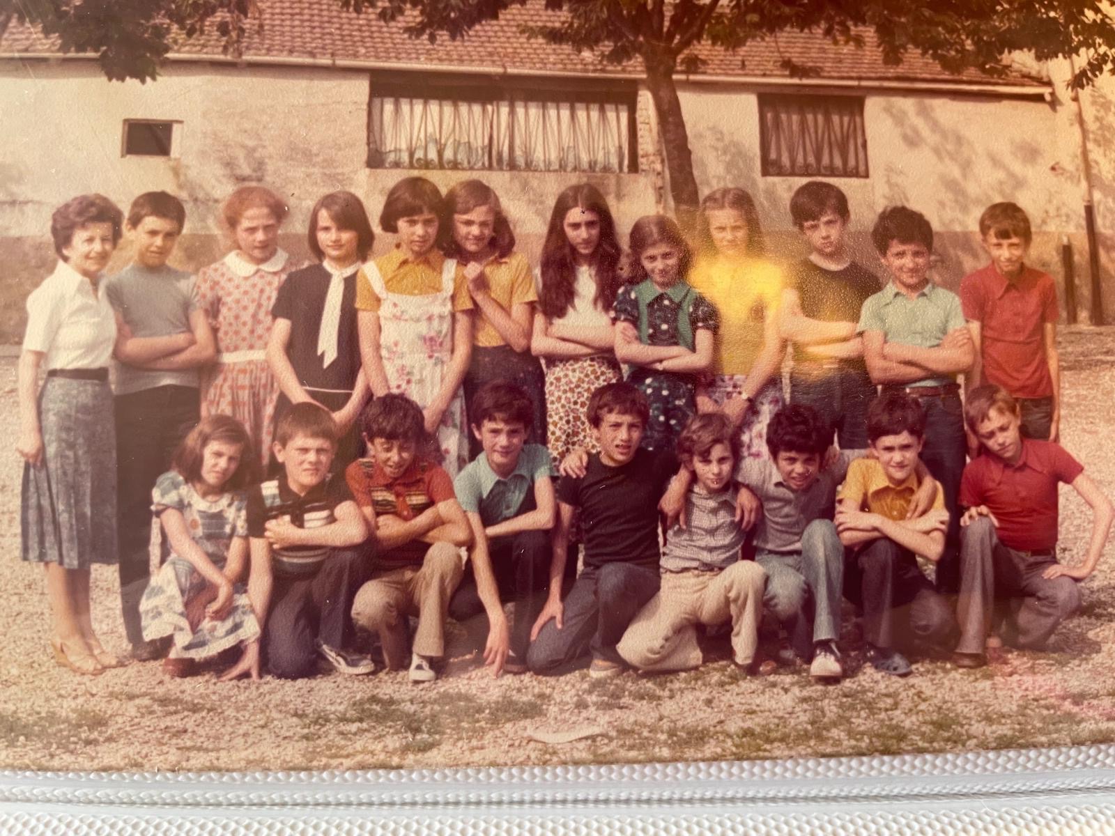 Foto di gruppo con gli amici, anni '80