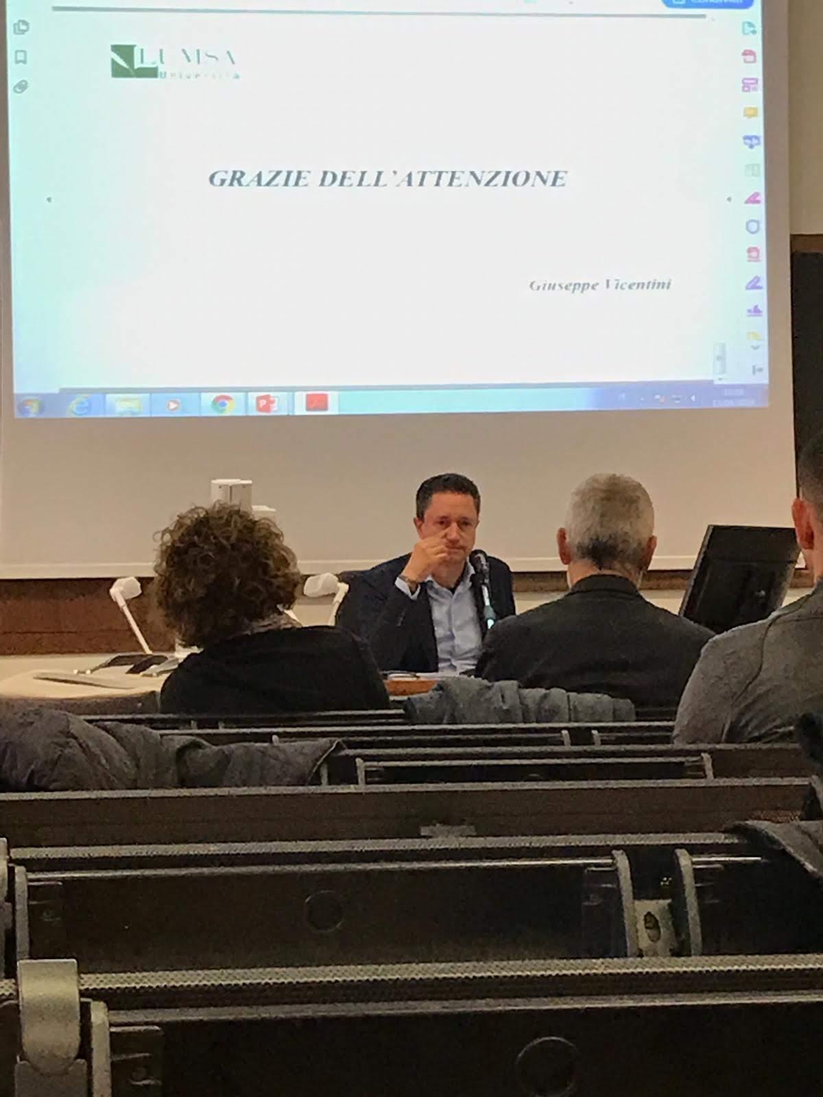 Relatore a una conferenza