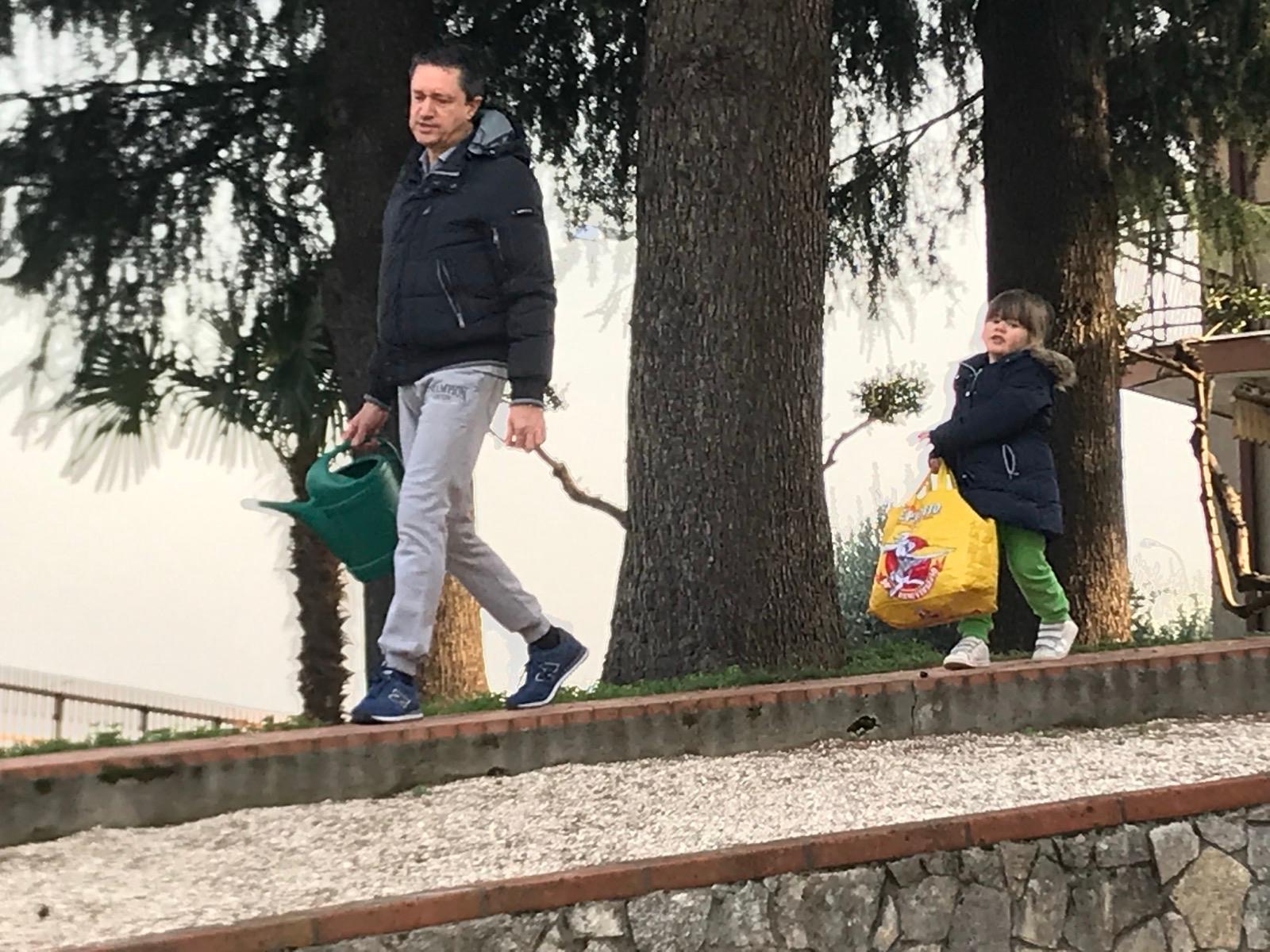 Con l'annaffiatoio e Rachele